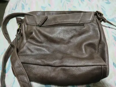 Cartera de cuero marrón con diseño floral Amphora - miniatura 2