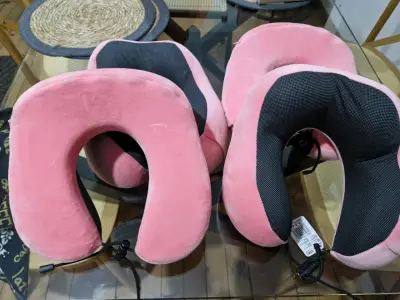 Almohadas de viaje rosadas con soporte cervical - miniatura 1