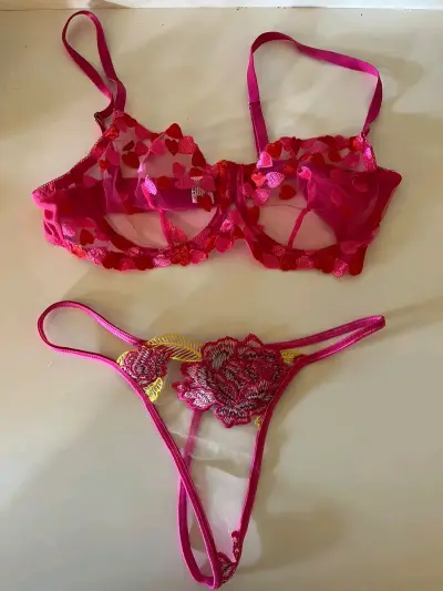 Conjunto de lencería bordada en colores vibrantes - miniatura 1