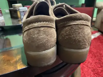 Zapatos de gamuza marrón Hush Puppies - miniatura 1