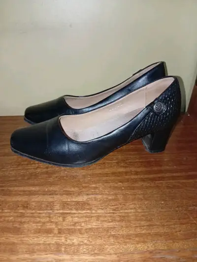 Zapatos de Tacón Negro Clásicos para Mujer - miniatura 1