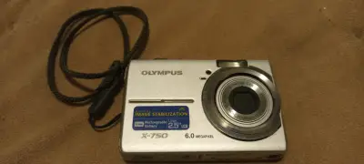Cámara digital Olympus X-750 con estabilización de imagen - miniatura 1
