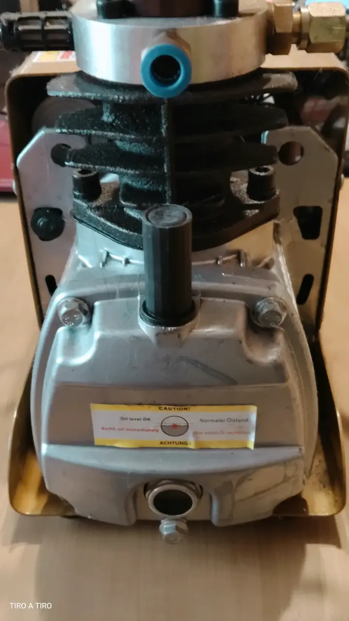 Compresor de Aire Portátil con Manómetro - 1
