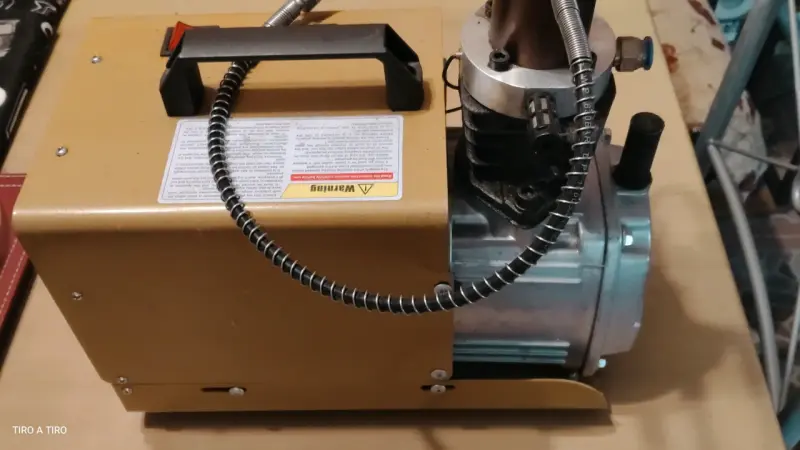 Compresor de Aire Portátil con Manómetro - 4