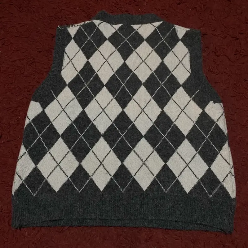 Chaleco sin mangas de rombos gris y blanco - 2