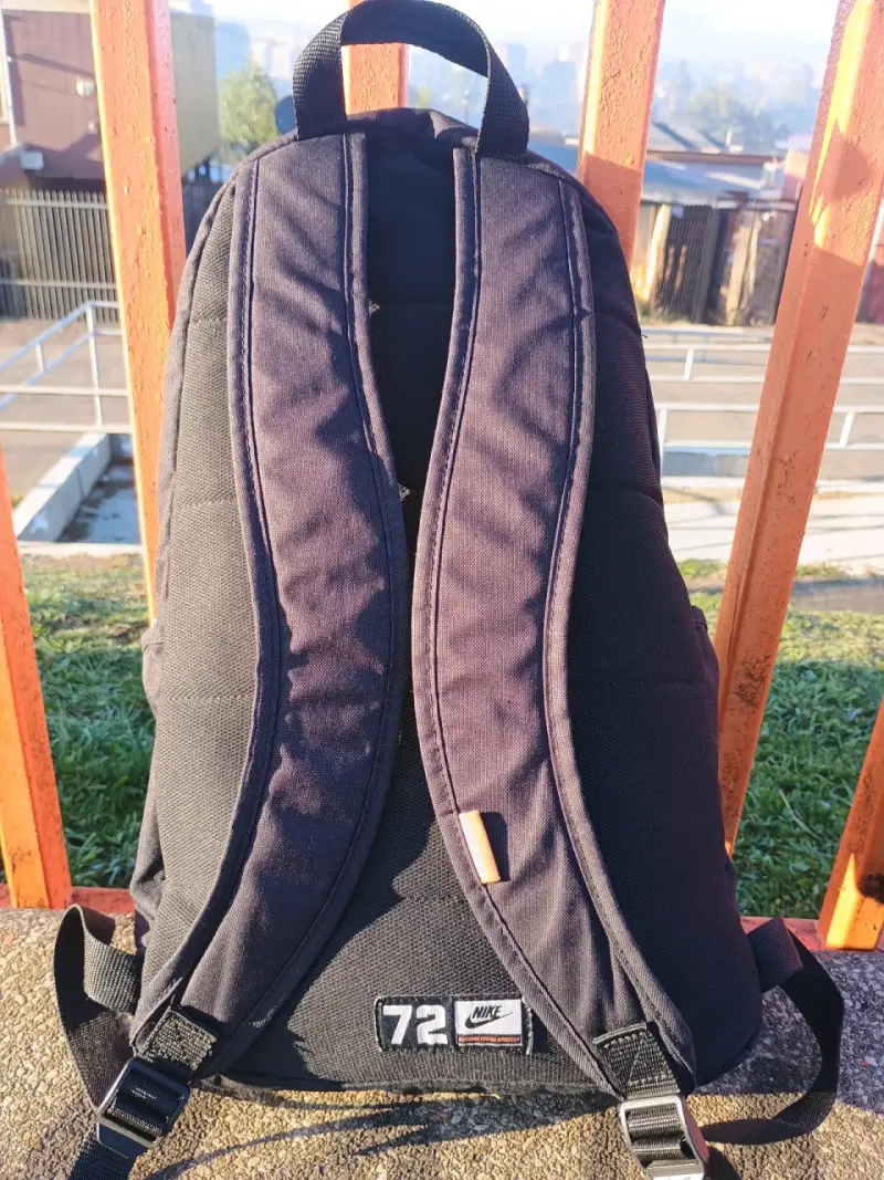 Mochila Nike negra con logo 'Just Do It' - 3