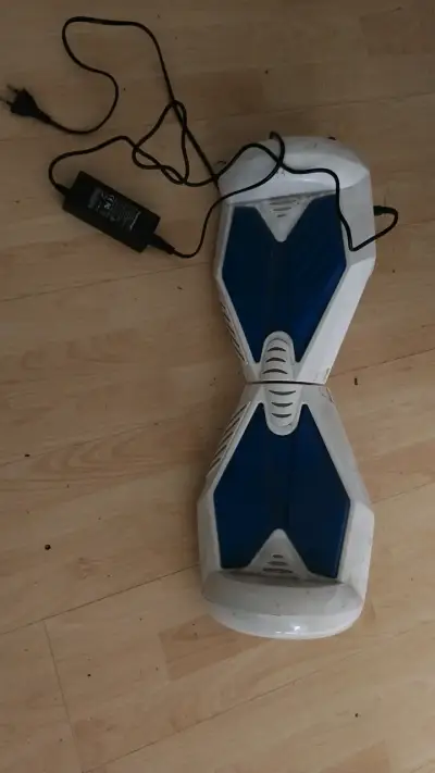 Hoverboard eléctrico blanco y azul con cargador - miniatura 1