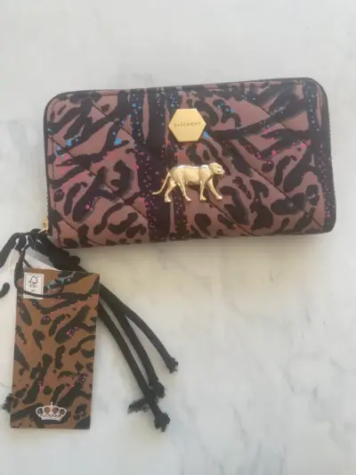 Billetera de mujer estampado animal print Basement - miniatura 1