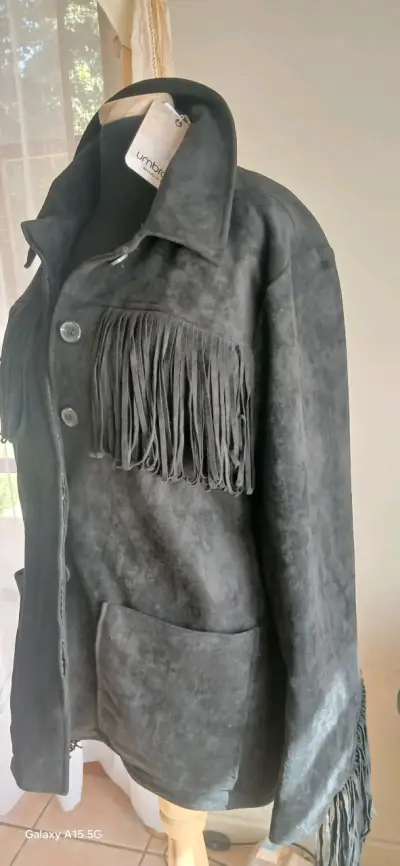 Chaqueta de gamuza negra con flecos - miniatura 2
