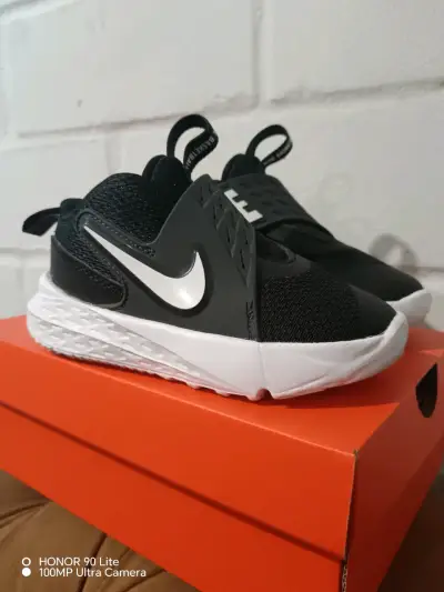 Zapatillas Nike Team Hustle para niños - miniatura 1