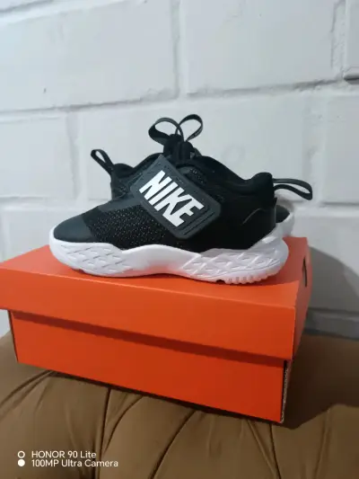 Zapatillas Nike Team Hustle para niños - miniatura 2