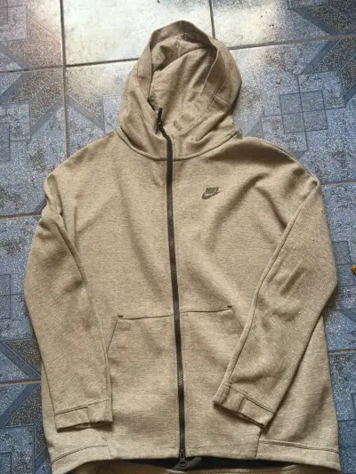Polerón con capucha Nike gris para hombre - miniatura 1
