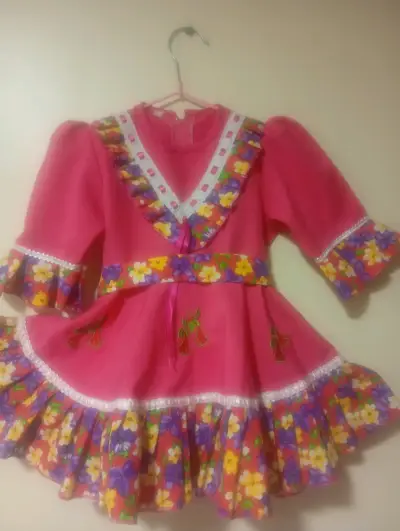 Vestido de niña folclórico rosa con flores - miniatura 1