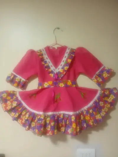 Vestido de niña folclórico rosa con flores - miniatura 2