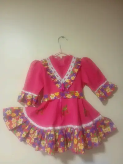 Vestido de niña folclórico rosa con flores - miniatura 3