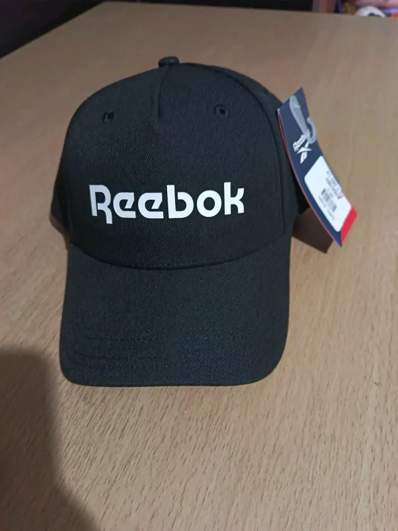 Gorra negra Reebok con logo - 1