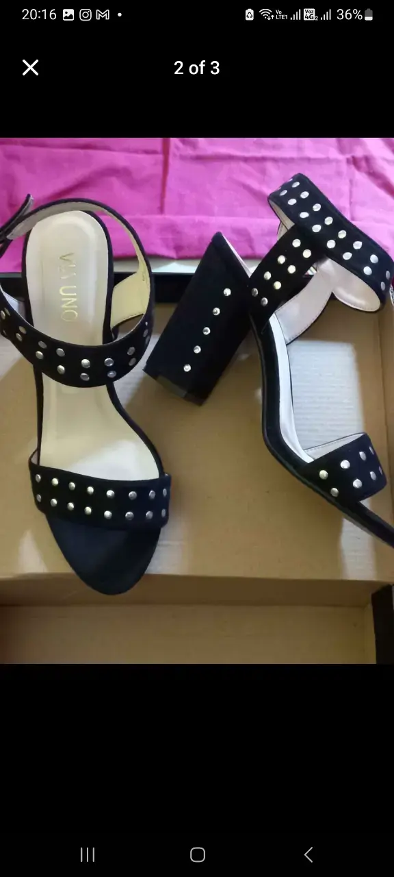 Sandalias negras con tachas y taco grueso - 2