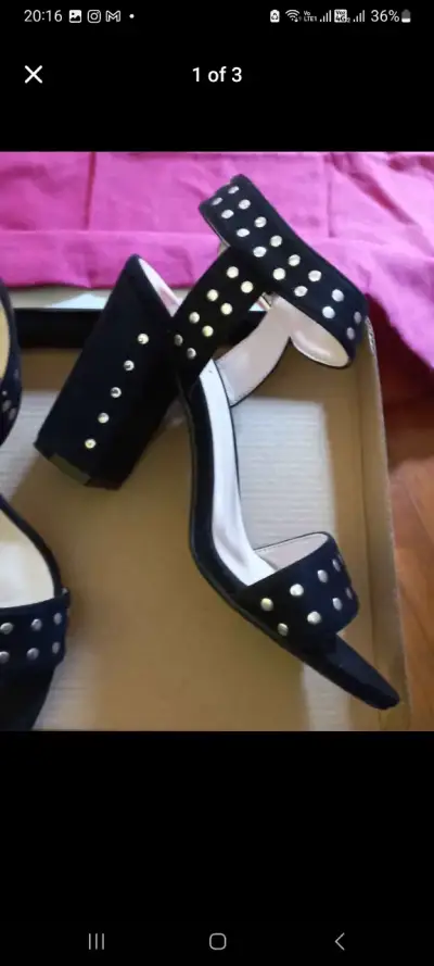 Sandalias negras con tachas y taco grueso - miniatura 3