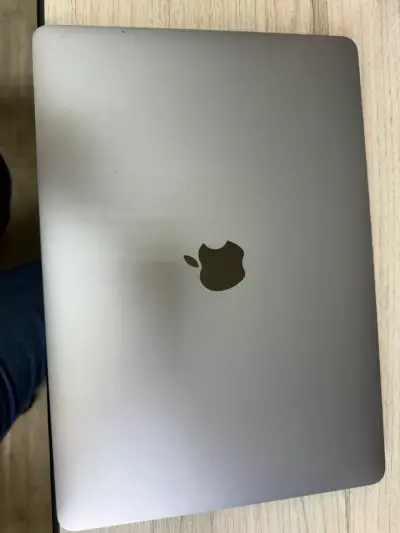 MacBook Pro 13” i5 8GB 256GB Space Gray - miniatura 2