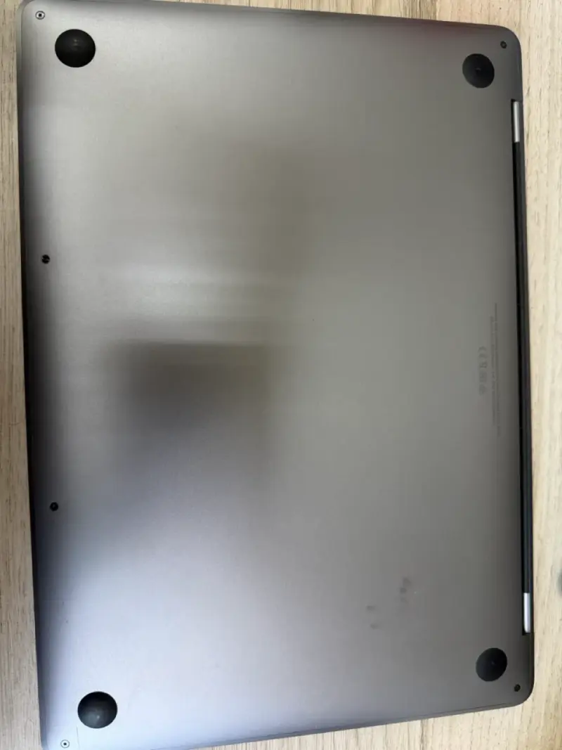 MacBook Pro 13” i5 8GB 256GB Space Gray - 3
