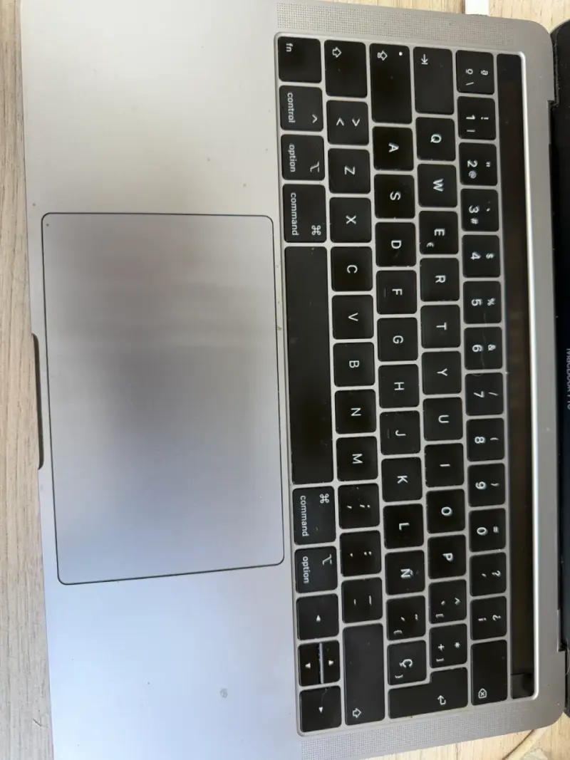 MacBook Pro 13” i5 8GB 256GB Space Gray - 5