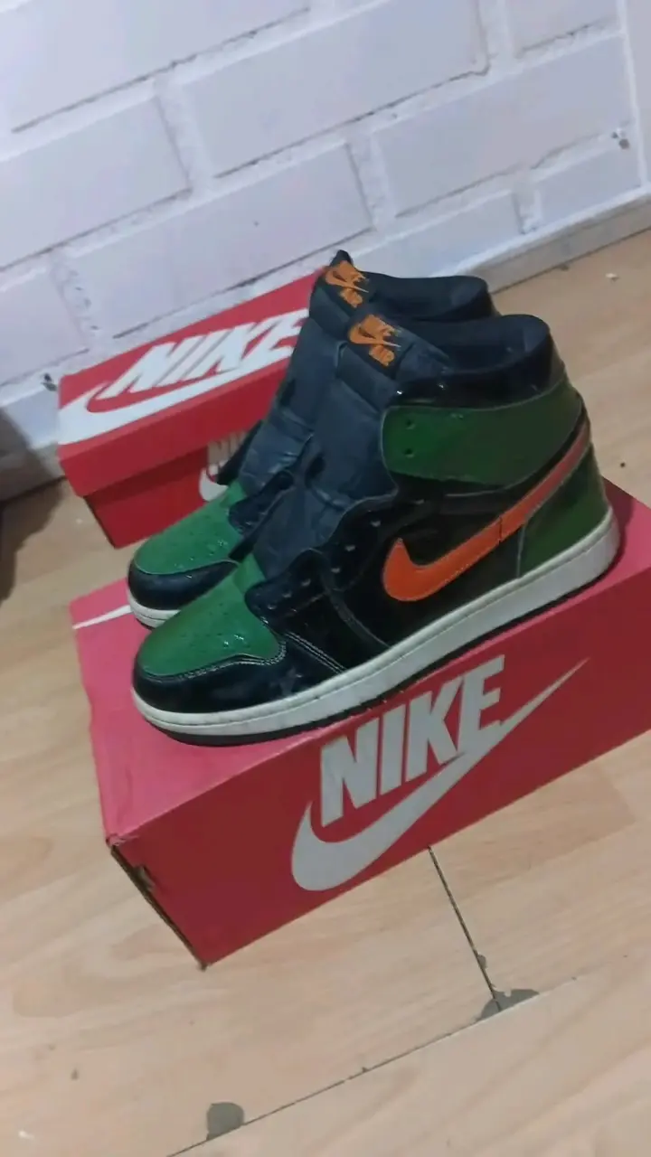 Zapatillas Nike Air Jordan 1 Mid Verde y Negro - 2
