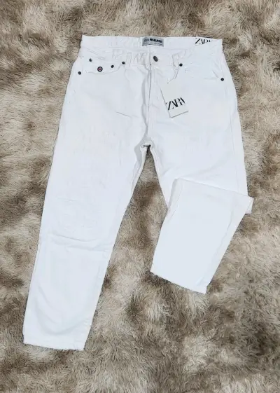 Jeans blancos de mujer Zara estilo casual - miniatura 1