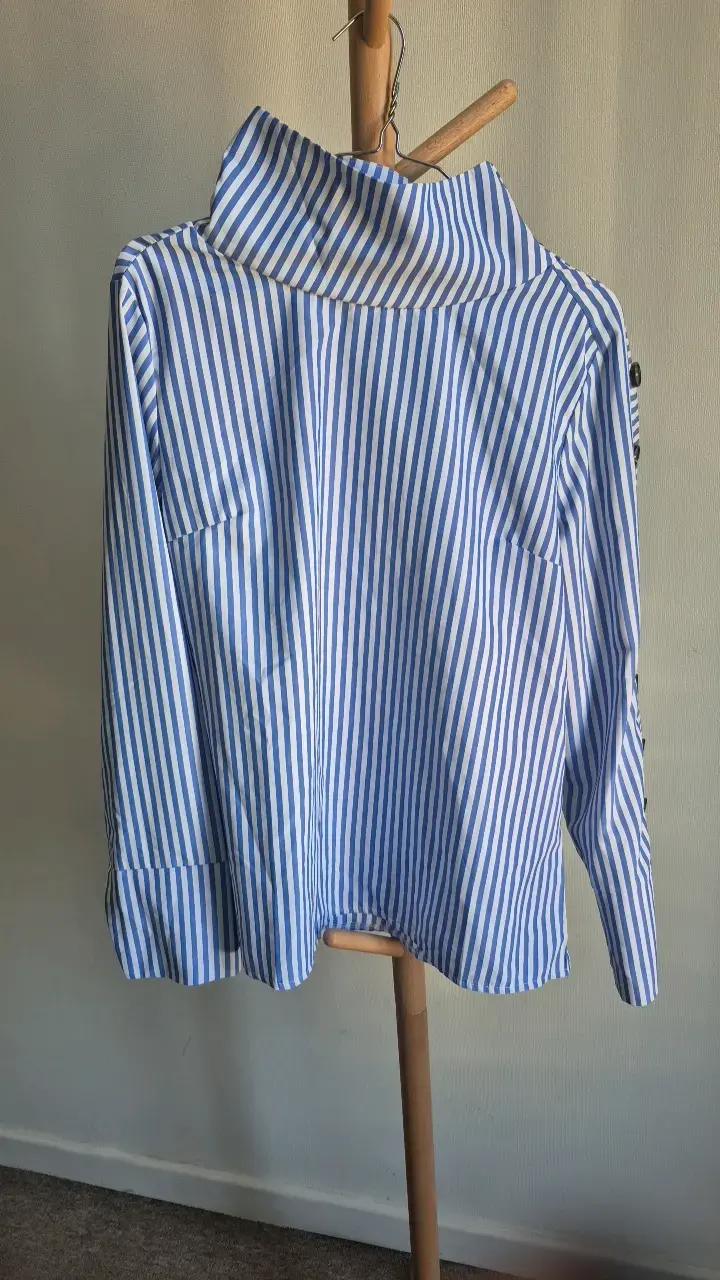 Blusa de rayas azul y blanco con botones - 1