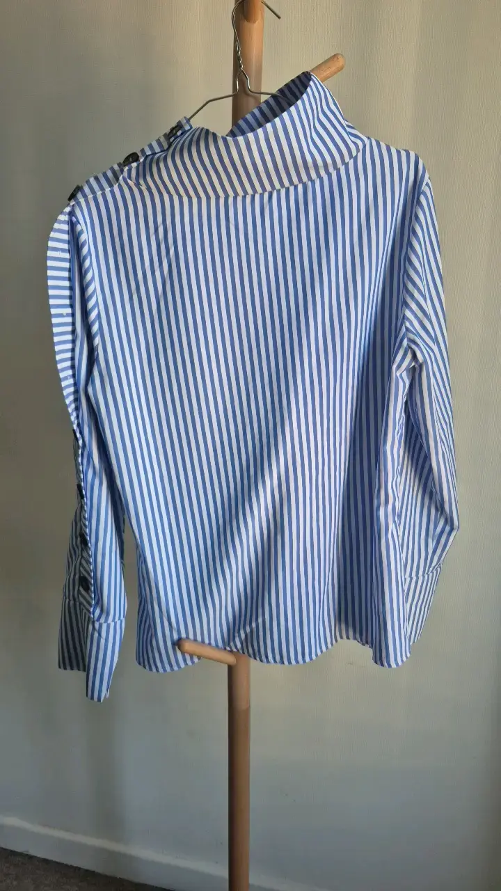 Blusa de rayas azul y blanco con botones - 4