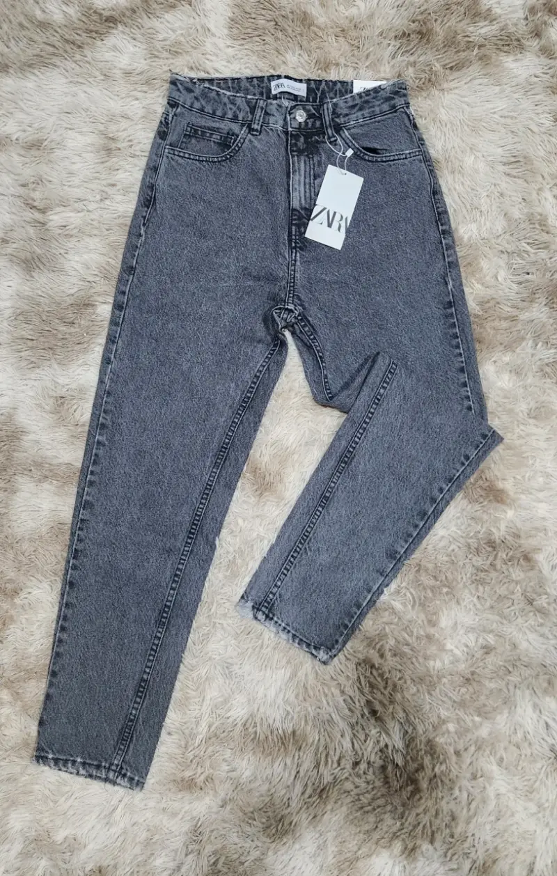 Jeans Zara gris oscuro para mujer