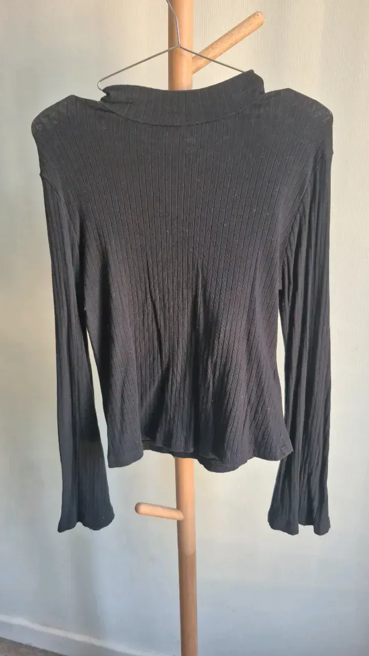 Polera negra de cuello alto Shein - 1