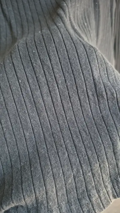 Polera negra de cuello alto Shein - miniatura 2