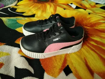 Zapatillas deportivas negras y rosadas Puma para niños - miniatura 1