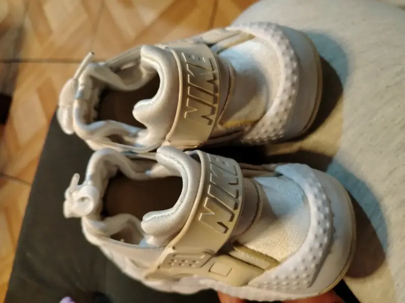 Zapatillas deportivas blancas Nike huarache - 2
