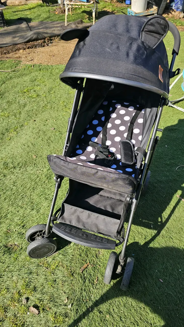 Coche de bebé plegable negro con lunares - 1