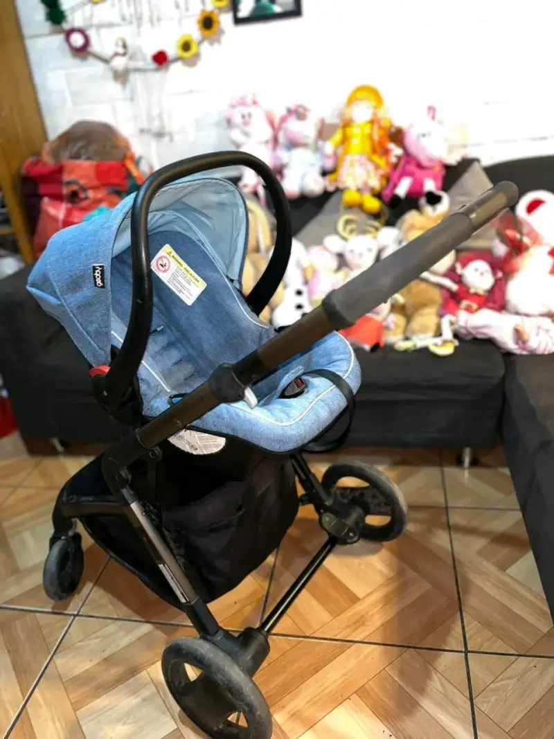 Coche de bebé azul con capota ajustable - 2