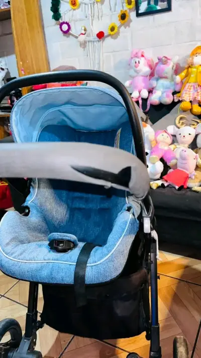 Coche de bebé azul con capota ajustable - miniatura 3