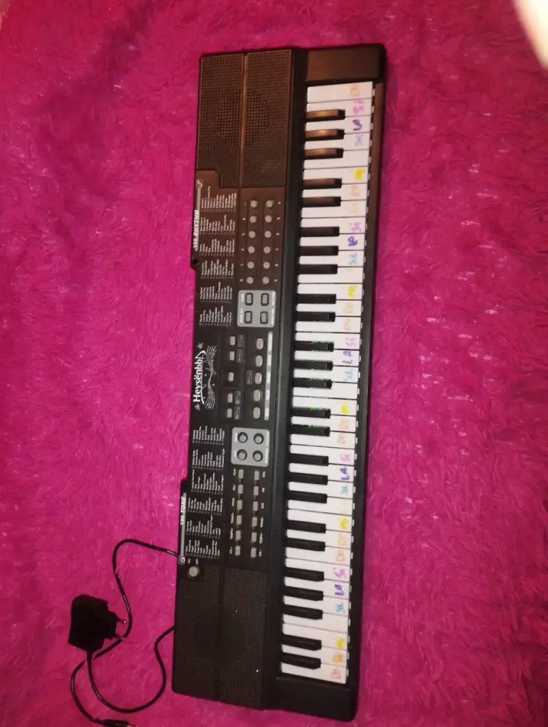 Teclado musical electrónico con adaptador - 1