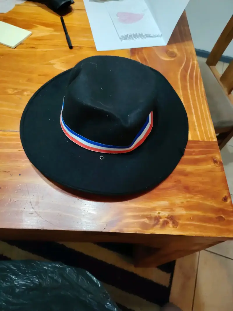 Sombrero de huaso chileno con cinta tricolor - 3
