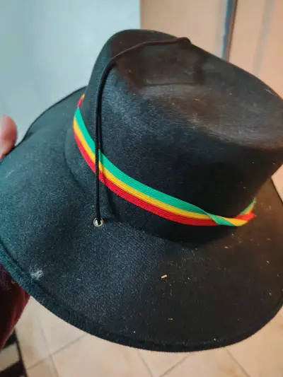 Sombrero de huaso chileno con cinta tricolor - miniatura 4