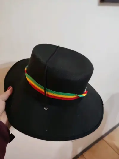 Sombrero de huaso chileno con cinta tricolor - miniatura 5