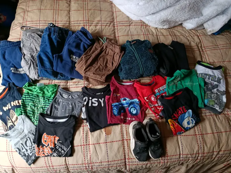 Lote de ropa talla 4 años !