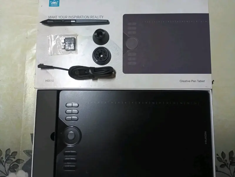 Tableta gráfica Huion HS610 con lápiz y accesorios - 1