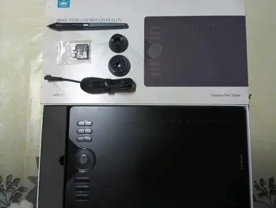 Tableta gráfica Huion HS610 con lápiz y accesorios - miniatura 1