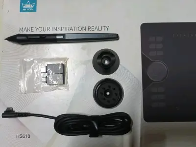 Tableta gráfica Huion HS610 con lápiz y accesorios - miniatura 2