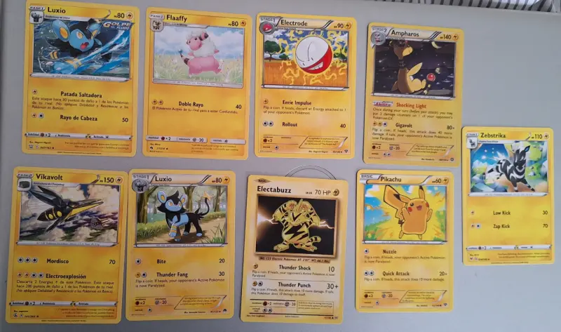 Lote de cartas Pokémon variadas - 5
