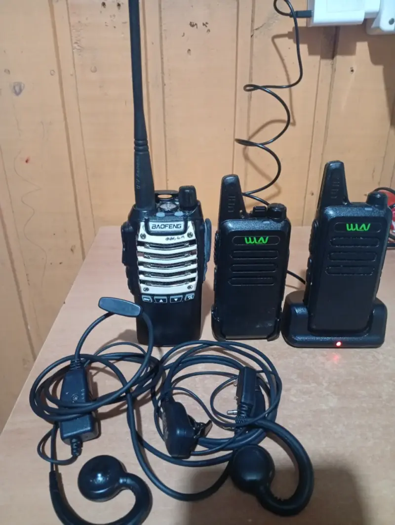 Set de radios Baofeng con accesorios - 1
