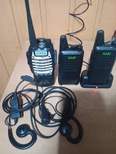 Set de radios Baofeng con accesorios - miniatura 2