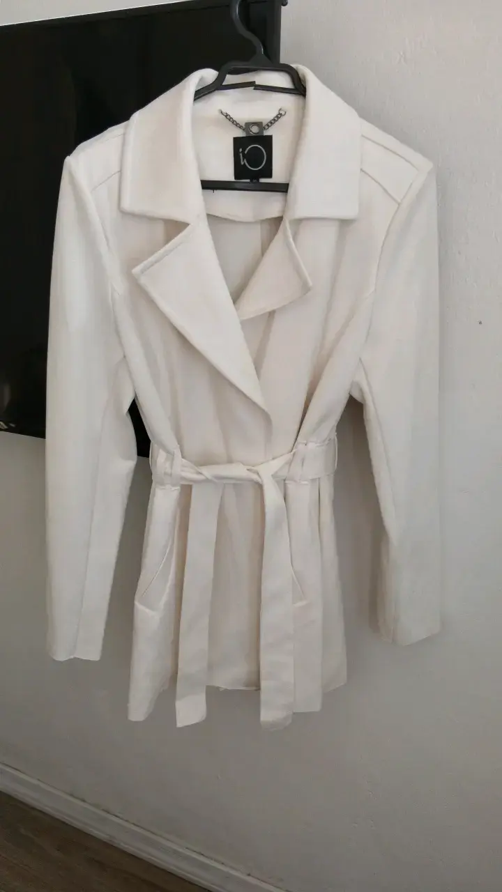 Abrigo blanco con cinturón para mujer - 1