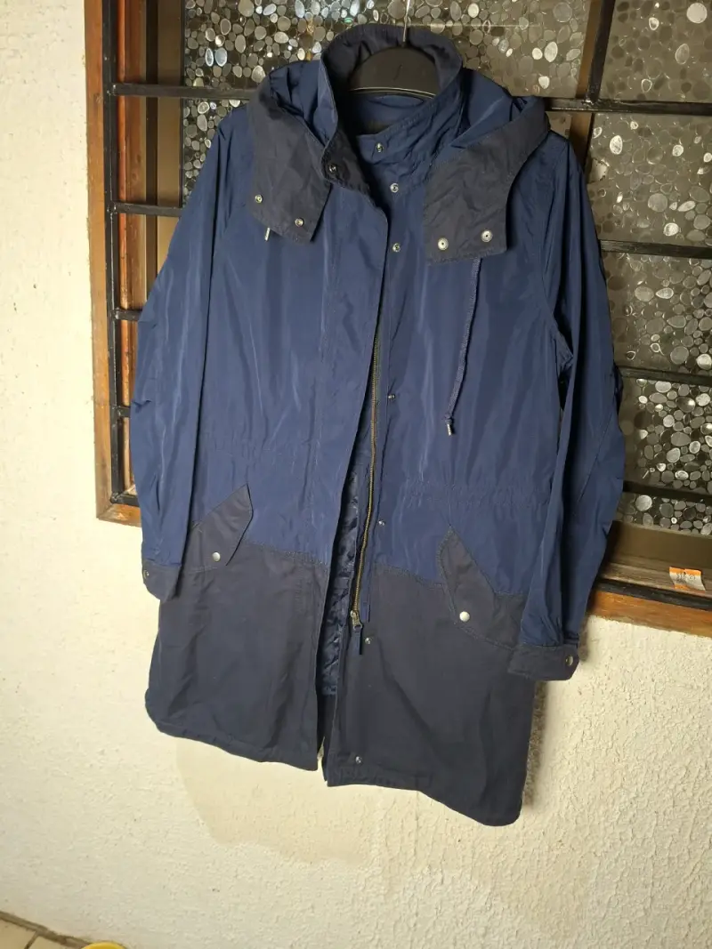 Parka azul con capucha Uniqlo para mujer - 4